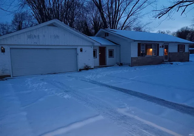 Photo 3 of Manufactured home for sale at 100 E Village Dr, Sullivan, IN 47882 | MLS# 202501382 | Listing updated on 2026-04-13