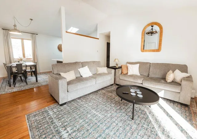 3rd image of 1824 E Thornton Dr, Bloomington, IN 47401 | MLS# 202501681
