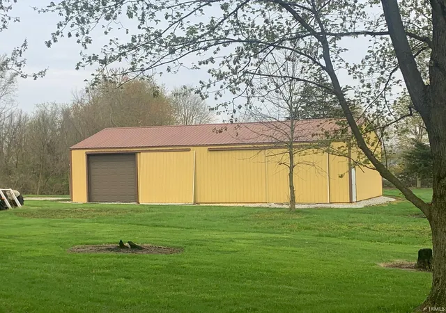 Photo 3 of Manufactured home for sale at 13615 Lima Rd, Fort Wayne, IN 46818 | MLS# 202505120 | Listing updated on 2025-10-06