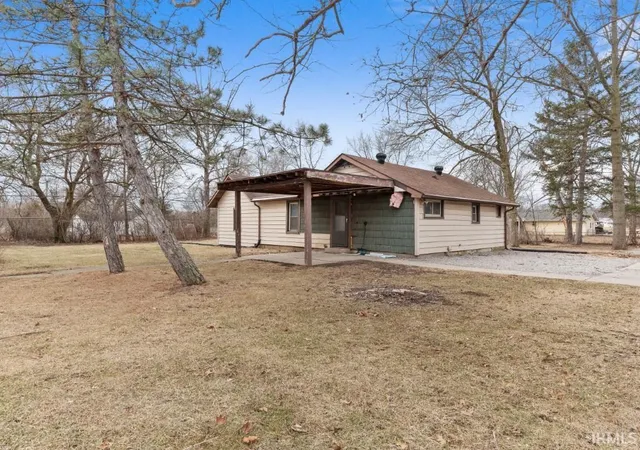 Photo 2 of Manufactured home for sale at 2818 1/2 Reed Rd, Fort Wayne, IN 46815 | MLS# 202507457 | Listing updated on 2025-12-24