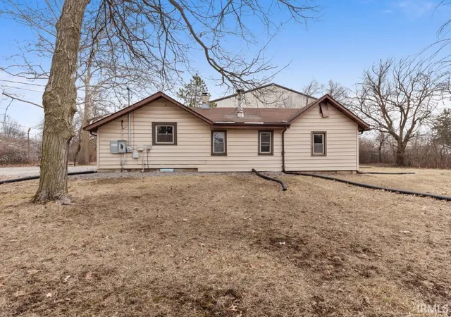 Photo 3 of Manufactured home for sale at 2818 1/2 Reed Rd, Fort Wayne, IN 46815 | MLS# 202507457 | Listing updated on 2025-12-24