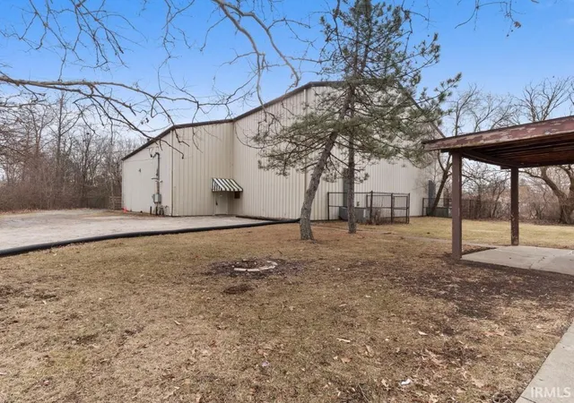 Photo 3 of Manufactured home for sale at 2818 1/2 Reed Rd, Fort Wayne, IN 46815 | MLS# 202507457 | Listing updated on 2025-12-24