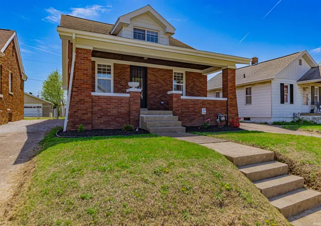 Photo 2 of Sale Pending at 757 E Delaware St, Evansville, IN 47711 | MLS# 202513462 | Listing updated on 2025-08-13