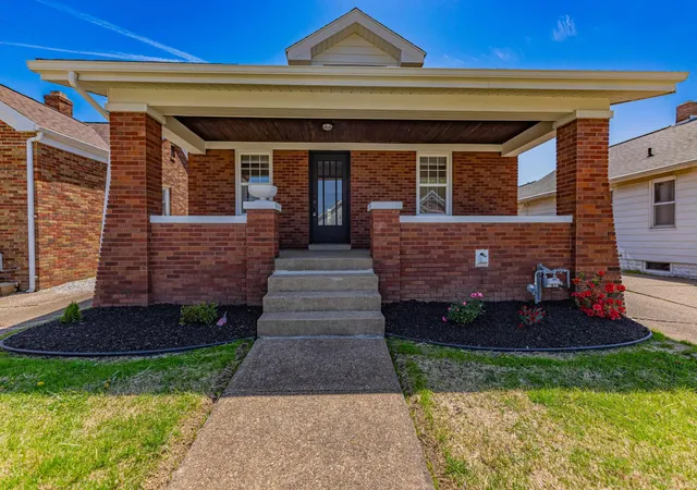 Photo 3 of Sale Pending at 757 E Delaware St, Evansville, IN 47711 | MLS# 202513462 | Listing updated on 2025-08-13
