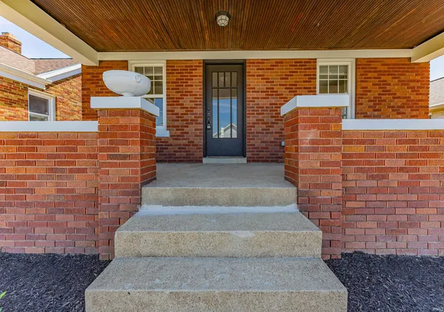 Photo 4 of Sale Pending at 757 E Delaware St, Evansville, IN 47711 | MLS# 202513462 | Listing updated on 2025-08-13
