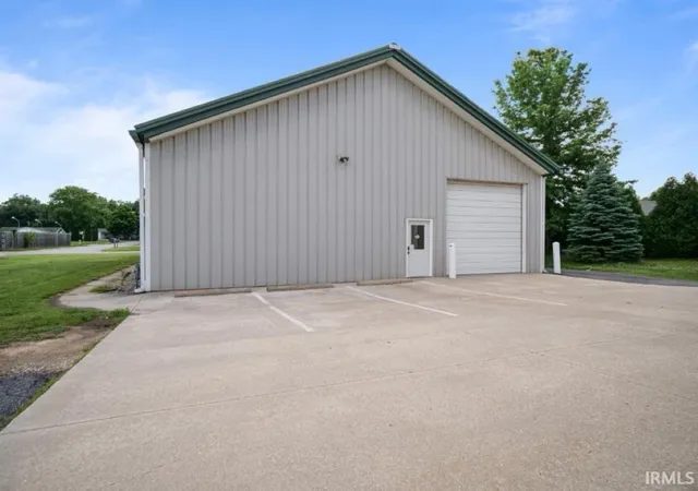 Photo 4 of Manufactured home for sale at 1611 Pheasant Run, Huntertown, IN 46748 | MLS# 202516515 | Listing updated on 2025-12-27