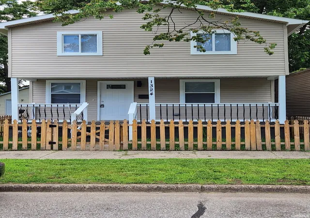 Photo 2 of Manufactured home for sale at 1324 E Illinois St, Evansville, IN 47711 | MLS# 202519366 | Listing updated on 2026-04-24