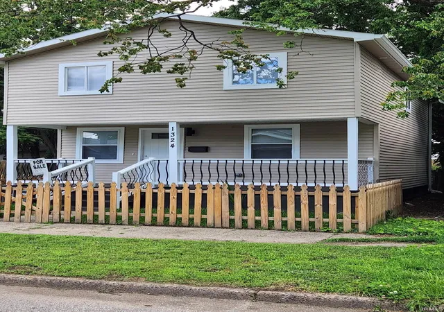 Photo 4 of Manufactured home for sale at 1324 E Illinois St, Evansville, IN 47711 | MLS# 202519366 | Listing updated on 2026-04-24