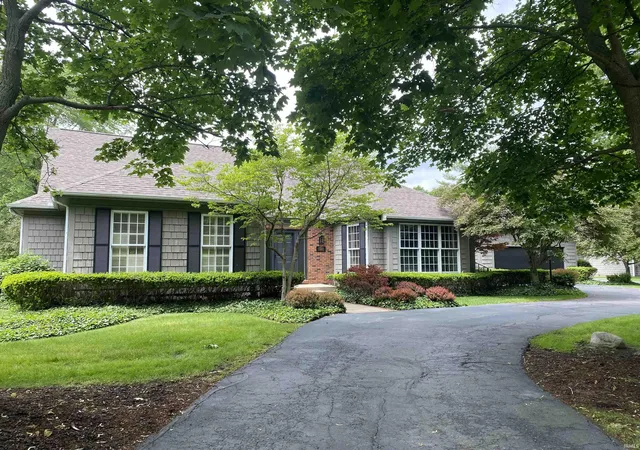 2nd image of 1303 E Erskine Manor Hl, South Bend, IN 46614 | MLS# 202520750