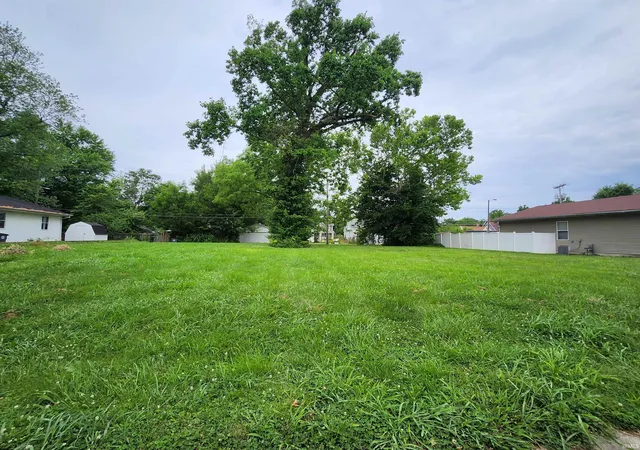 3rd image of 917 S Garvin St, Evansville, IN 47713 | MLS# 202520856