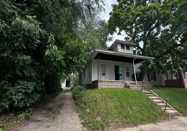 2nd image of 1809 Elwood Ave, South Bend, IN 46628 | MLS# 202528910