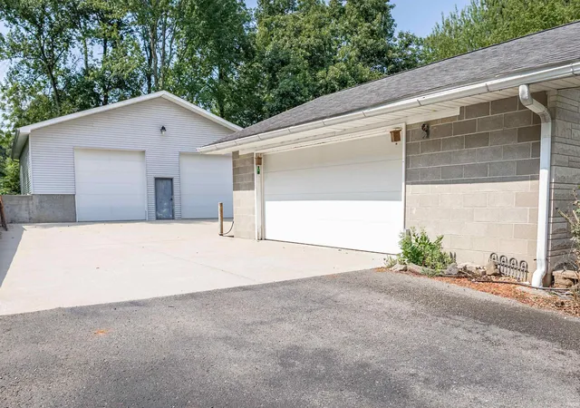 Photo 3 of Manufactured home for sale at 1372 Yockey Rd, Mitchell, IN 47446 | MLS# 202529889 | Listing updated on 2026-09-11