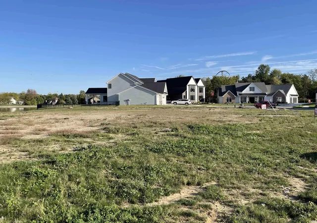 Photo 3 of Sale Pending at 2275 Banyan Hl Ct, Fort Wayne, IN 46814 | MLS# 202529920 | Listing updated on 2025-10-08