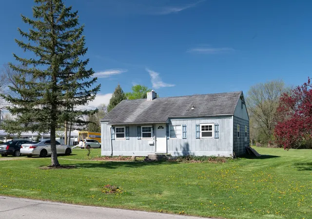 Photo 2 of Manufactured home for sale at 1406 Reckeweg Rd, Fort Wayne, IN 46804 | MLS# 202530618 | Listing updated on 2026-09-02