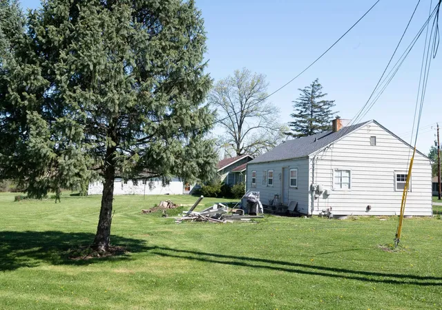 Photo 3 of Manufactured home for sale at 1406 Reckeweg Rd, Fort Wayne, IN 46804 | MLS# 202530618 | Listing updated on 2026-09-02