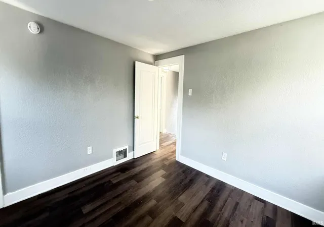 Photo 3 of Manufactured home for sale at 1308 E Rudisill Blvd, Fort Wayne, IN 46806 | MLS# 202532860 | Listing updated on 2026-01-26