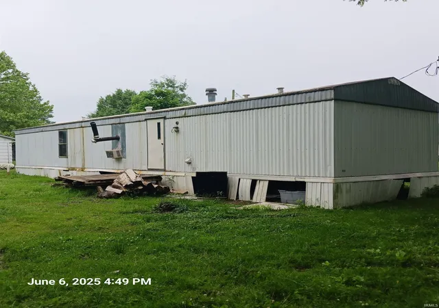 Photo 3 of Manufactured home for sale at 403 W Fillmore St, Staunton, IN 47881 | MLS# 202534395 | Listing updated on 2026-04-13
