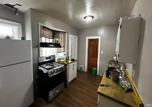 4th image of 1011 Benham Ct, Elkhart, IN 46516 | MLS# 202534542