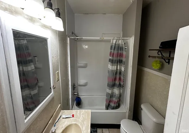 5th image of 1011 Benham Ct, Elkhart, IN 46516 | MLS# 202534542