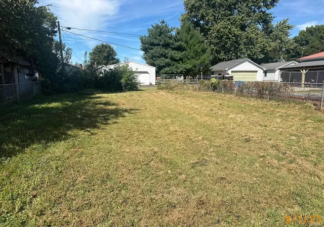3rd image of 1233 11Th St, Tell City, IN 47586 | MLS# 202535491