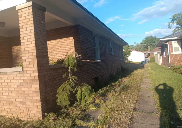 3rd image of 1000 S 19Th St, Terre Haute, IN 47802 | MLS# 202536059