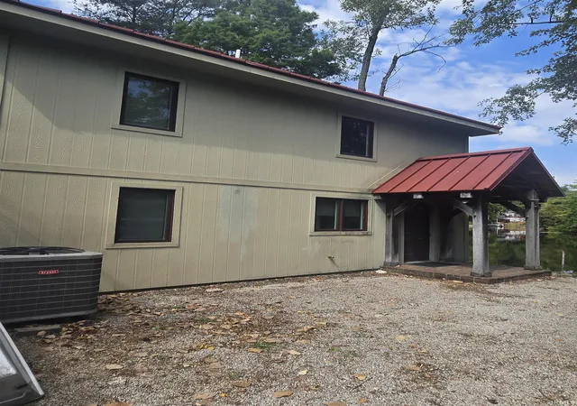 Photo 3 of Manufactured home for sale at 489 State Road 68 W Hwy, Lynnville, IN 47619 | MLS# 202537323 | Listing updated on 2026-09-21