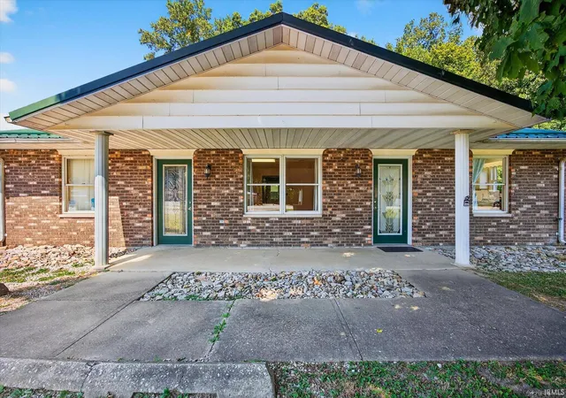 Homes for sale in Bloomfield, IN | 2082 W State Rd 54, Bloomfield, IN 47424 | MLS# 202537399