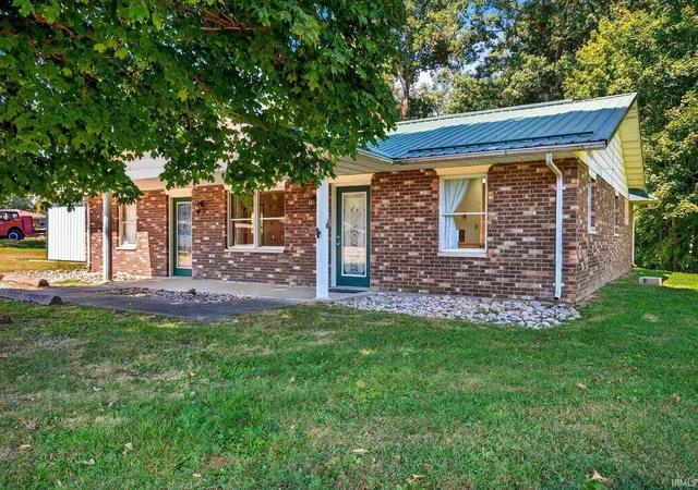 Homes for sale in Bloomfield, IN | 2082 W State Rd 54, Bloomfield, IN 47424 | MLS# 202537399