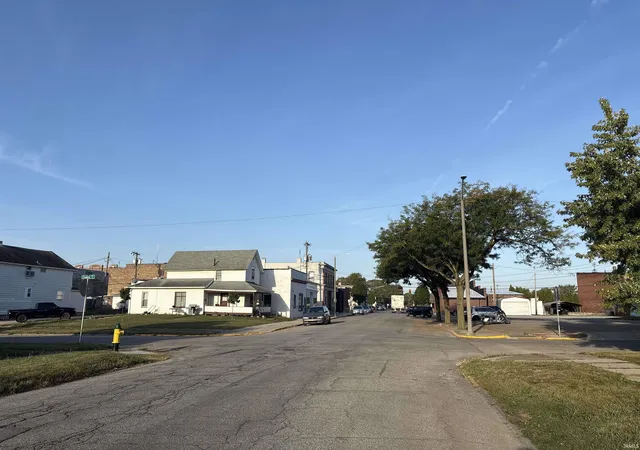 4th image of 202 E King St, Garrett, IN 46738 | MLS# 202537750