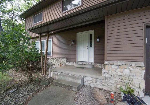 Photo 3 of Manufactured home for sale at 505 Oak Crst Dr, Kendallville, IN 46755 | MLS# 202540196 | Listing updated on 2026-08-04