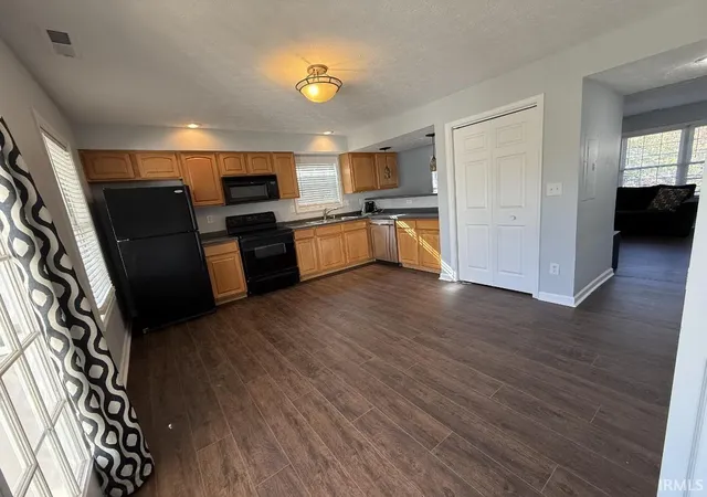 Photo 3 of Condo for sale at 1331 S Cobble Crk Cir, Bloomington, IN 47401 | MLS# 202541625 | Listing updated on 2026-08-04