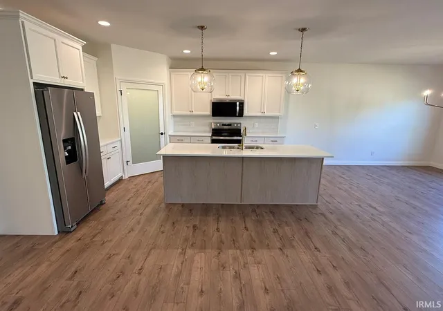 3rd image of 2044 Briar Meadows Dr #2, Evansville, IN 47711 | MLS# 202541860