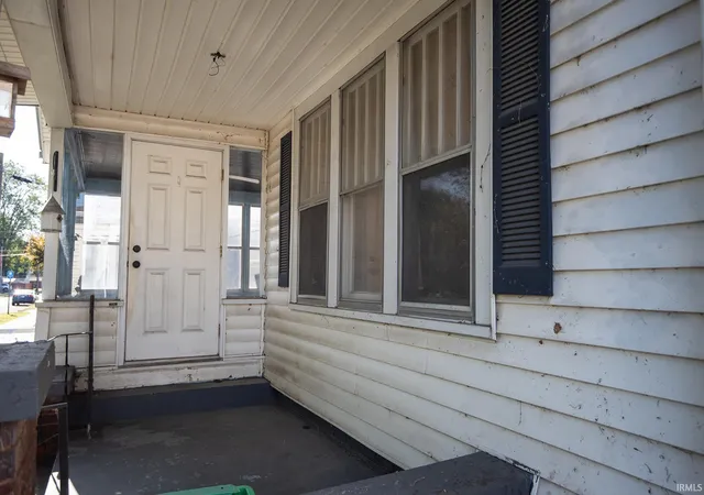 2nd image of 607 Barnett St, Vincennes, IN 47591 | MLS# 202542058