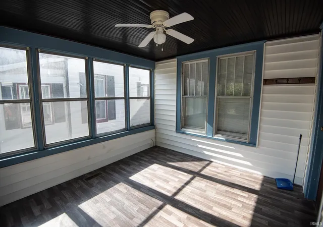 4th image of 607 Barnett St, Vincennes, IN 47591 | MLS# 202542058