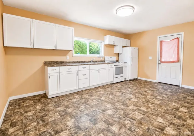 Photo 3 of Manufactured home for sale at 207 W Lake St, Knox, IN 46534 | MLS# 202542571 | Listing updated on 2026-09-29