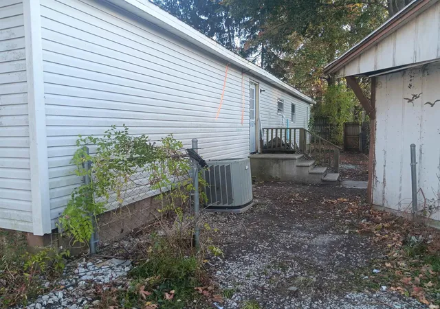 3rd image of 1226 N Walnut St, Brazil, IN 47834 | MLS# 202543422