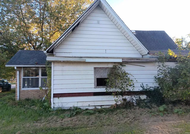 Photo 2 of Manufactured home for sale at 113 S Walnut St, Hymera, IN 47855 | MLS# 202543984 | Listing updated on 2026-09-01