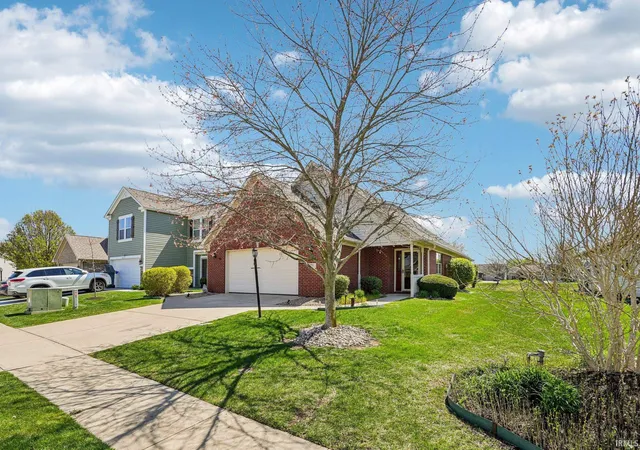 2nd image of 933 Amesbury Ct, Indianapolis, IN 46217 | MLS# 202544443