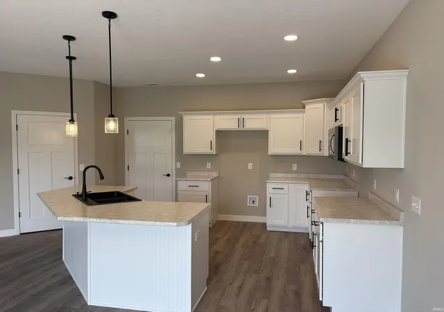 Photo 3 of Manufactured home for sale at 827 Chestnut Ct, Decatur, IN 46733 | MLS# 202545555 | Listing updated on 2026-07-06