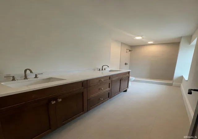 4th image of 115 N Washington St Unit 402, Bloomington, IN 47408 | MLS# 202545852