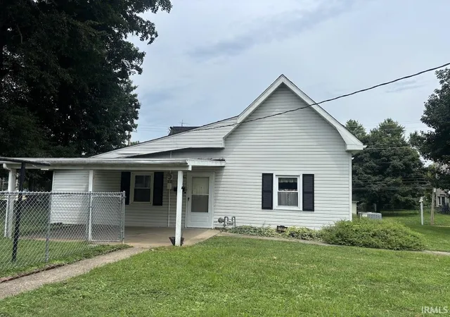 Photo 2 of Sale Pending at 1107 State St, Washington, IN 47501 | MLS# 202545884 | Listing updated on 2026-10-05
