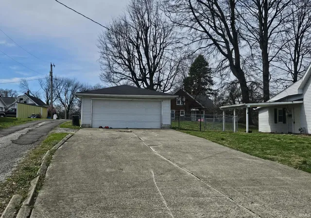 Photo 4 of Sale Pending at 1107 State St, Washington, IN 47501 | MLS# 202545884 | Listing updated on 2026-10-05