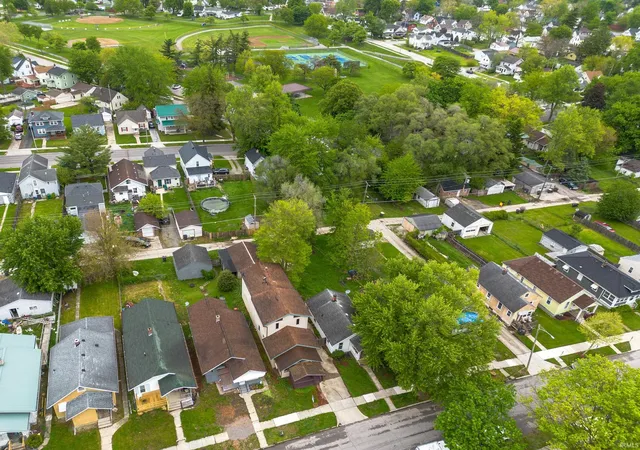 2nd image of 1414 W 4th St, Fort Wayne, IN 46808 | MLS# 202546176