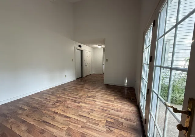 Photo 3 of Manufactured home for sale at 802 E Allendale Dr, Bloomington, IN 47401 | MLS# 202548140 | Listing updated on 2026-09-18