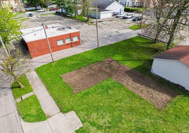 3rd image of 326 W Franklin St, Elkhart, IN 46516 | MLS# 202548965