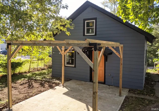 1st image of 3802 Fairfield Ave, Fort Wayne, IN 46807 | MLS# 202549257