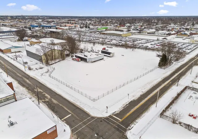 3rd image of 1824 Franklin St, South Bend, IN 46613 | MLS# 202600259