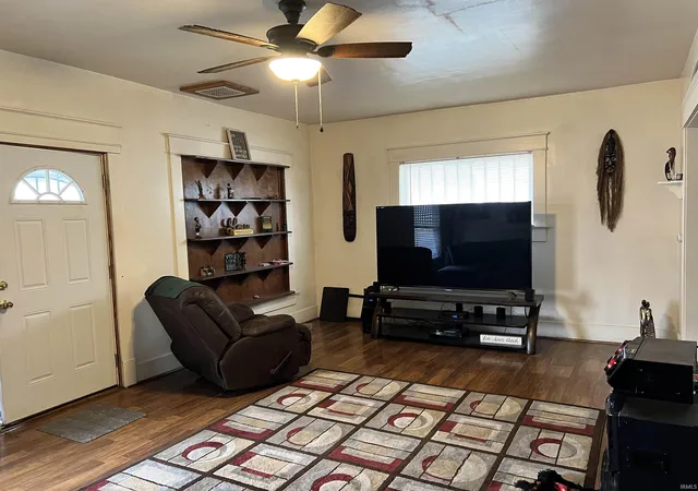Photo 3 of Manufactured home for sale at 622 N Washington St, Marion, IN 46952 | MLS# 202600397 | Listing updated on 2026-07-11