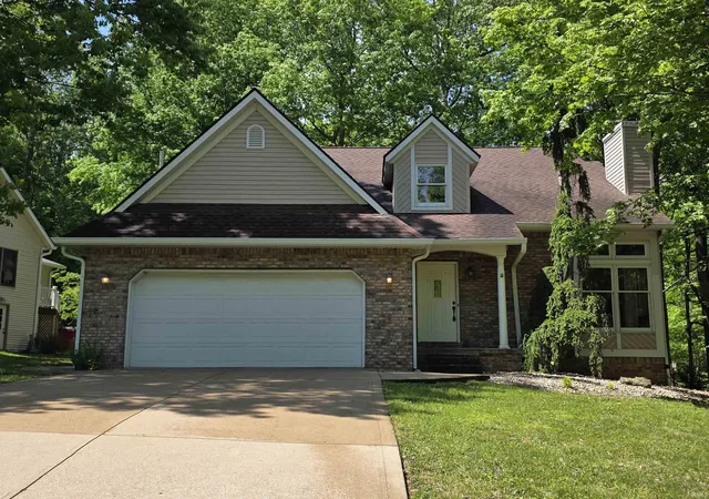 Homes for sale in Bloomington, IN | 4645 N Chatham Dr, Bloomington, IN 47404 | MLS# 202601133