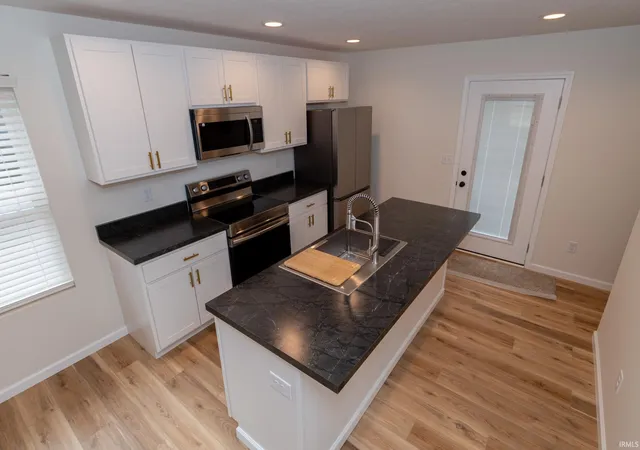 4th image of 1111 Edwardsburg Ave, Elkhart, IN 46514 | MLS# 202601413